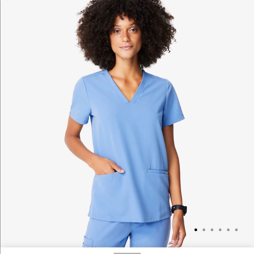Figs scrub top in ceil blue